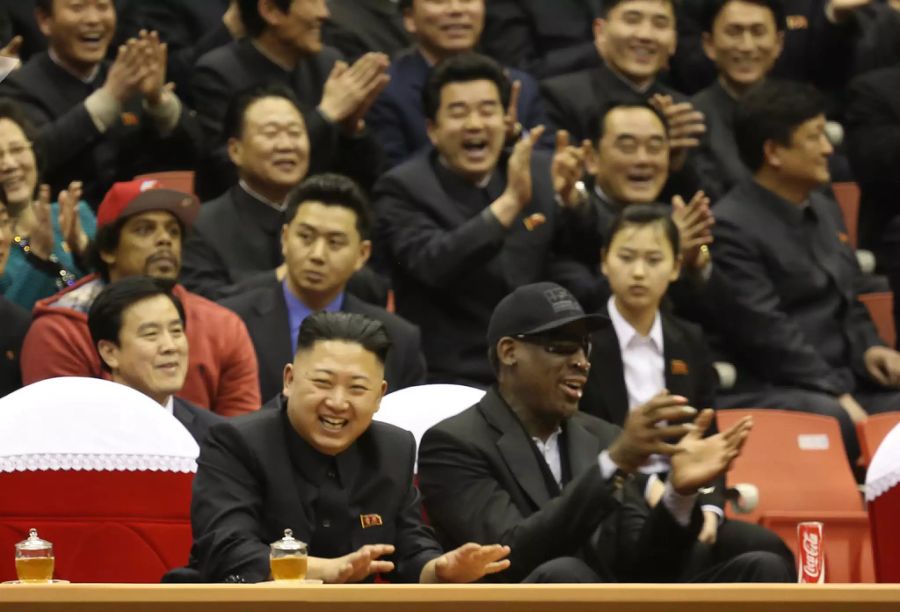 Dennis Rodman 2013 beim Treffen mit Kim Jong Un.