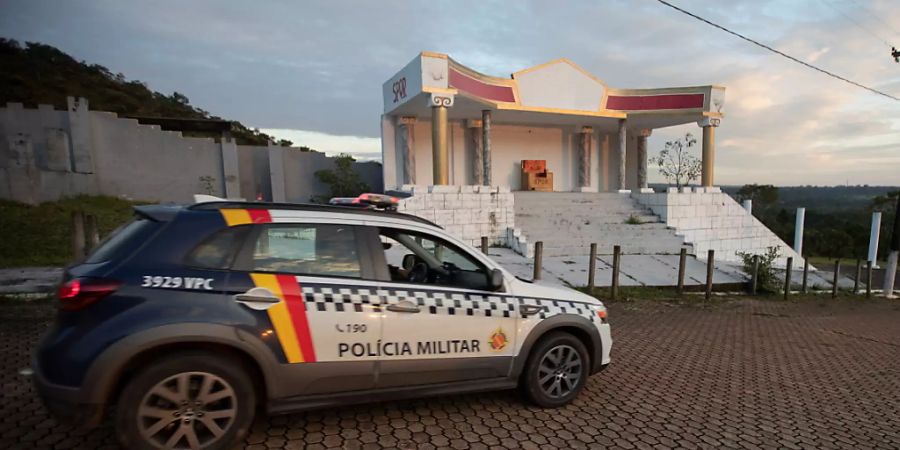 Brasilien hat einen Mann nach seiner Festnahme durch die brasilianische Polizei an Argentinien überstellt; er soll dort Verbrechen während der Militärdiktatur begangen haben. (Symbolbild)