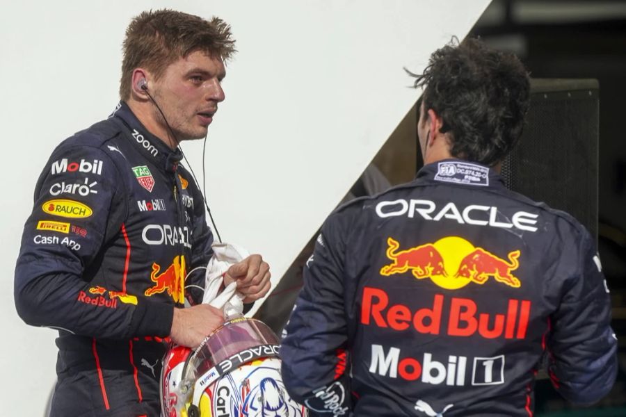 Max Verstappen freut sich über den Team-Sieg von Red Bull.