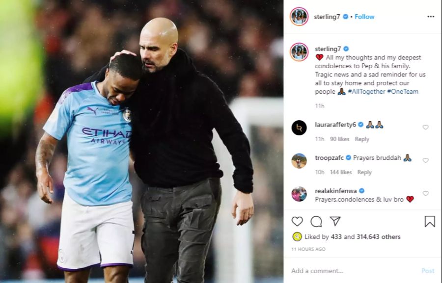 Der Engländer Raheem Sterling kondoliert seinem Coach.