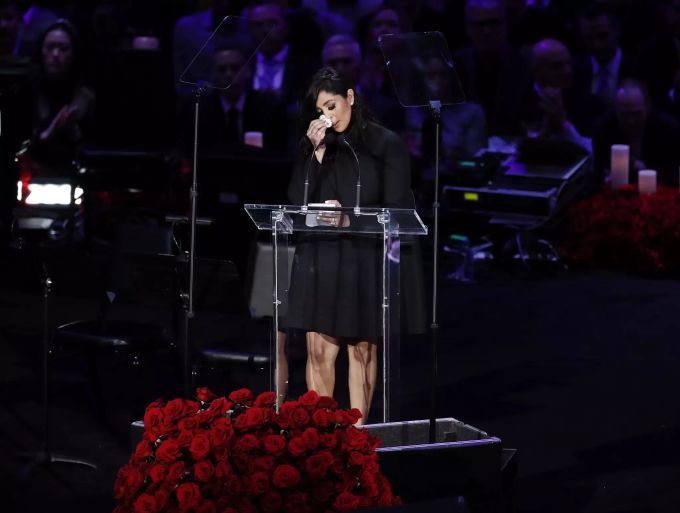 Vanessa Bryant brach während ihrer Rede immer wieder in Tränen aus. Kobe and