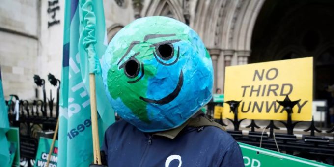 Demonstrantion gegen die Erweiterung Heathrows vor dem Gericht in London Demonstrantion gegen die Erweiterung Heathrows vor dem Gericht in London