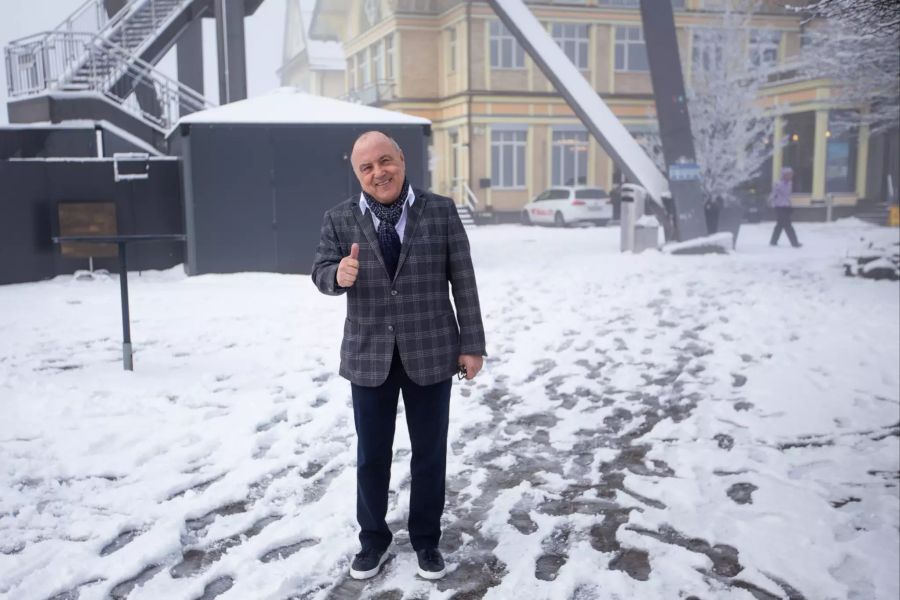 FCL-Hauptaktionär Bernhard Alpstaeg vor dem Restaurant Uto Kulm.