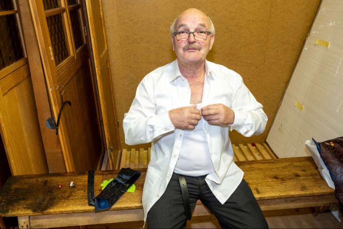 Umziehen für das Theater hinter der Bühne.
