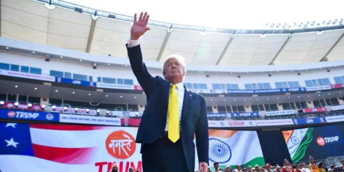 Trump im Kricket-Stadion in Ahmedabad Trump im Kricket-Stadion in Ahmedabad