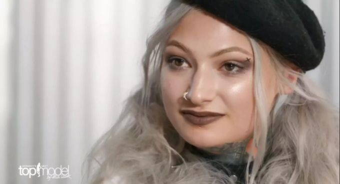 GNTM: Mareike bekommt unangenehme Fragen gestellt. GNTM Mareike