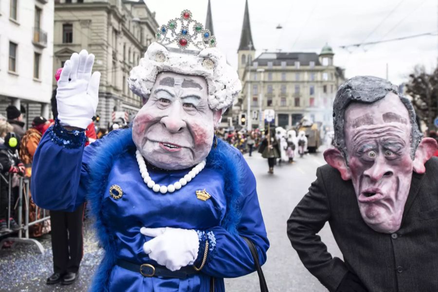 Auch die Queen taucht regelmässig unter der Fasnachts-Meute auf...