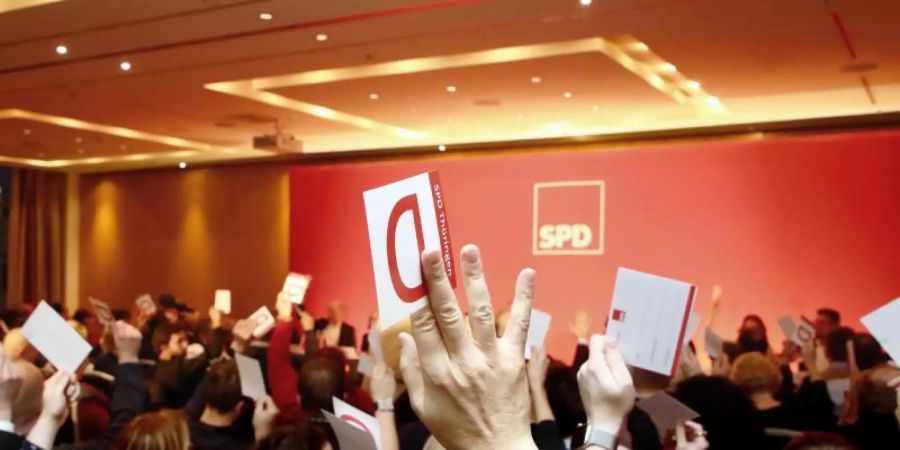 Der SPD-Landesparteitag stimmte mit grosser Mehrheit für den Eintritt in eine Minderheitsregierung in Thüringen. Foto: Bodo Schackow/dpa-Zentralbild/dpa