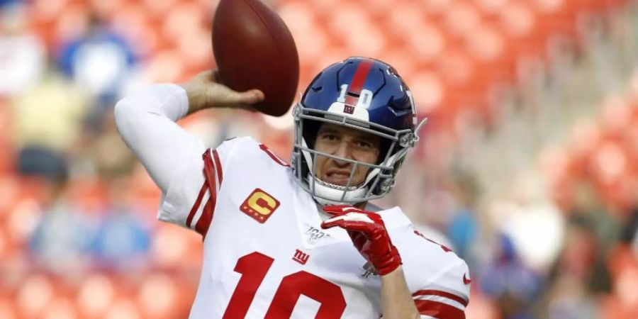 Eli Manning, Quarterback der New York Giants, trainiert im Dezember 2019 vor einem NFL-Spiel. Foto: Patrick Semansky/AP/dpa