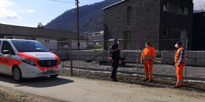 Insgesamt wurden 113 Baustellen von der Kantonspolizei Graubünden auf die Vorschriften von Art. 7d der Verordnung überprüft. l