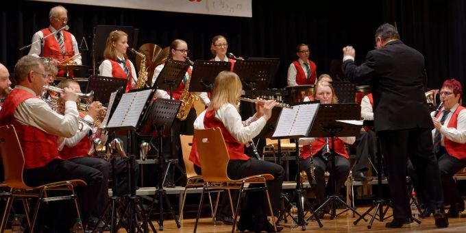 Die MG Oberkulm beim Jahreskonzert 2019, welches unter dem Motto «Swingin’ Classics» stand. MG Oberkulm