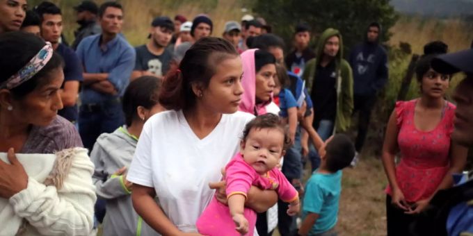 Rund 3000 Mittelamerikanerinnen und Mittelamerikaner haben sich zusammen auf den Weg in Richtung US-Grenze gemacht. (Archivbild) mexiko