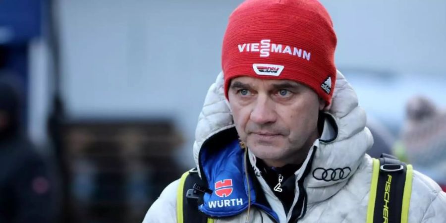 Versucht die positiven Aspekte der Skisprung-Misere zu sehen: Stefan Horngacher. Foto: Daniel Karmann/dpa