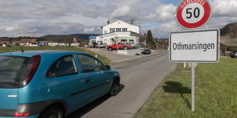 Die Einfahrtsstrasse von Hendschicken nach Othmarsingen.