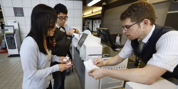 Frankreich will Flugtickets besteuern. Flugtickets