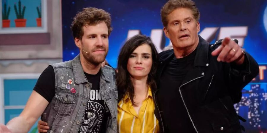 Der Komiker Luke Mockridge (l-r) mit seinen Gästen Nora Tschirner und David Hasselhoff. Foto: Henning Kaiser