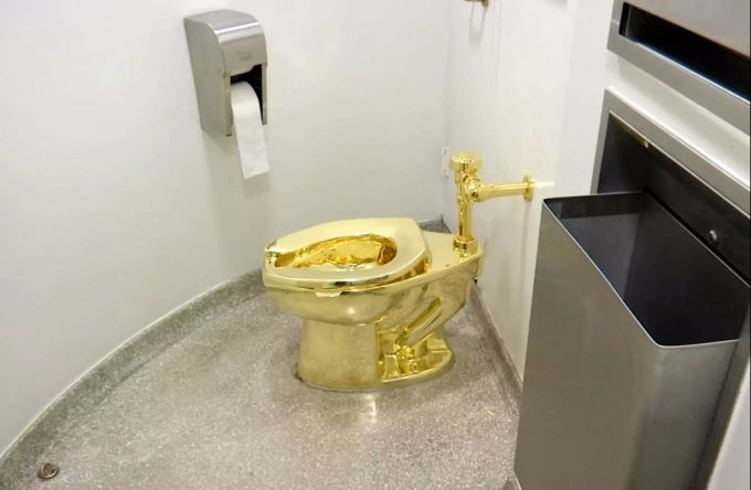 Die 18-Karat-Goldtoilette war voll funktionsfähig. goldklo