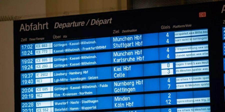 Anzeigetafel im Hauptbahnhof Hannover