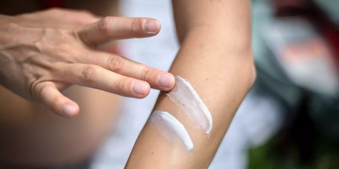 Idee aus Holland - SP Luzern fordert Sonnencreme für alle!