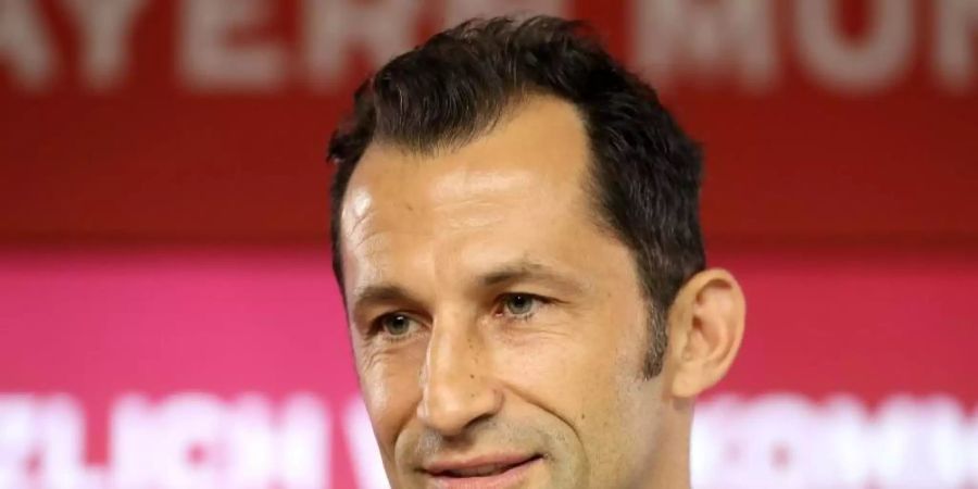 Sportdirektor Hasan Salihamidzic wartet entspannt die Entscheidung des Aufsichtsrates ab. Foto: Alexander Hassenstein/Getty Images Europe/FC Bayern München