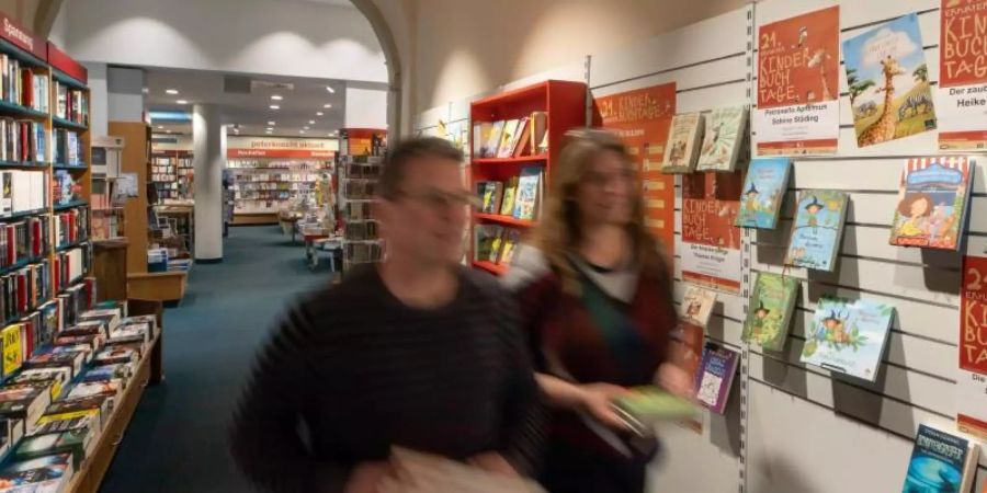 Im vergangenen Jahr ist die Zahl der Buchkäufer in Deutschland zum ersten Mal seit 2012 wieder gestiegen. Foto: Michael Reichel