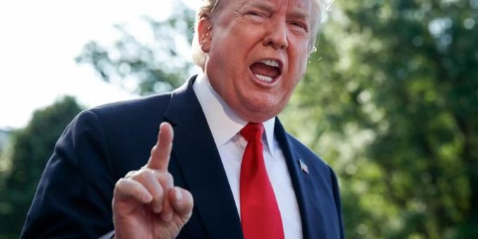 «Sie werden ebenso schnell entfernt, wie sie reinkommen», schrieb Trump auf Twitter. Foto: Evan Vucci/AP «Sie werden ebenso schnell entfernt, wie sie reinkommen», schrieb Trump auf Twitter. Foto: Evan Vucci/AP