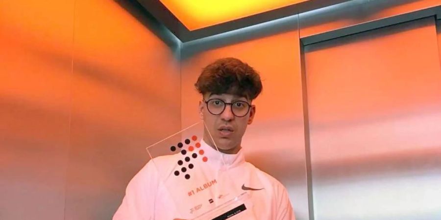 Der Berliner Rapper Ufo361 ist mit seinem Album direkt an der Spitze der deutschen Musikcharts gelandet. Foto: Offizielle Deutsche Charts/GfK Entertainment