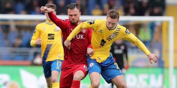 Orhan Ademi (l.) hat bei Eintracht Braunschweig einen Zweijahresvertrag unterschrieben. Orhan Ademi