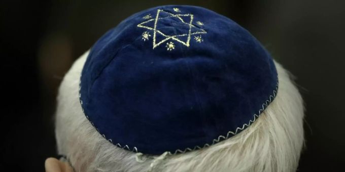 Mann mit einer Kippa Mann mit einer Kippa