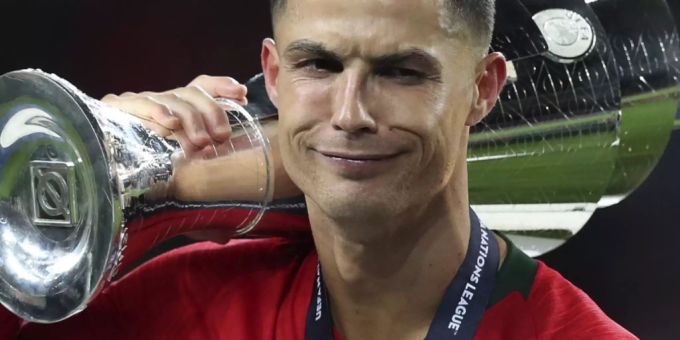 Cristiano Ronaldo hat für die Wahl von Teamkollege Bernardo Silva zum Spieler des Turniers nur ein müdes Lächeln übrig Cristiano Ronaldo