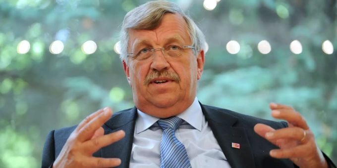 Wer hat den Kasseler Regierungspräsidenten Walter Lübcke († 65, CDU) erschossen? Walter Lübcke CDU Kopfschuss