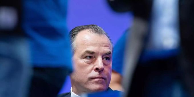 Clemens Tönnies musste sich vor dem Schalker Ehrenrat verantworten. Konsequenzen drohen ihm keine. Clemens Tönnies Afrikaner
