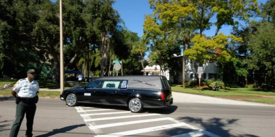 Fahrzeuge dürfen in den USA ert ab zwei - lebendigen - Insassen die Spur für den Personenverkehr benutzen