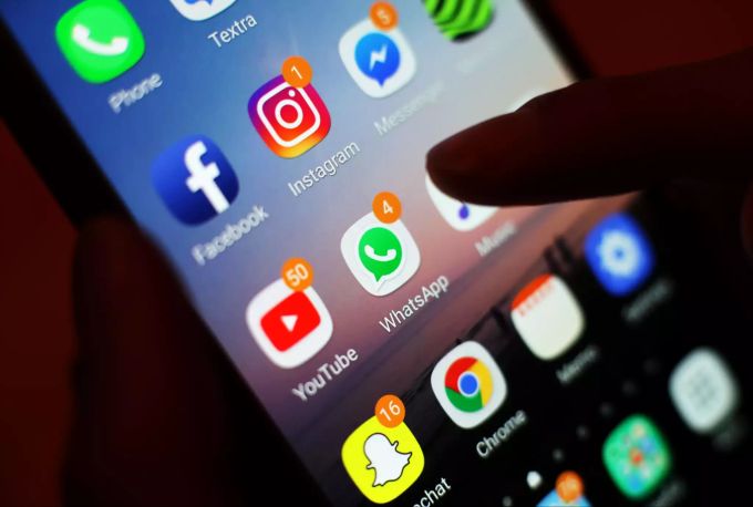 Verschiedene Apps bieten rund um die Uhr Unterhaltung und Ablenkung. Instagram und WhatsApp