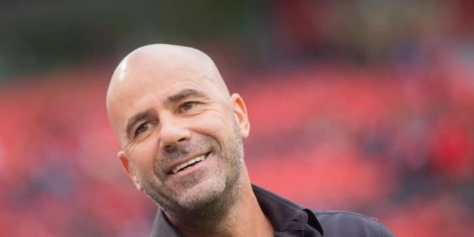 Die Macher bei Bayer Leverkusen sind zufrieden mit der Arbeit von Trainer Peter Bosz. Foto: Rolf Vennenbernd Die Macher bei Bayer Leverkusen sind zufrieden mit der Arbeit von Trainer Peter Bosz. Foto: Rolf Vennenbernd