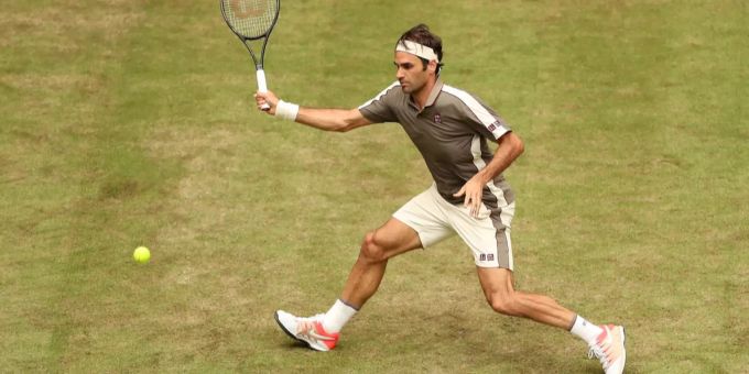 Roger Federer im Einsatz gegen John Millman am ATP-Turnier von Halle. Roger Federer