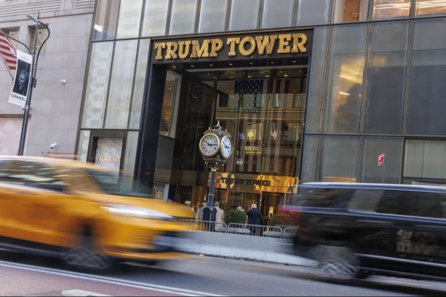 Barron ist das fünfte Kind Donald Trumps – das erste seiner Ehefrau Melania. Aufgewachsen ist er an bester Adresse in Manhattan: Seine Kindheit verbrachte er im Trump Tower. (Archivbild)