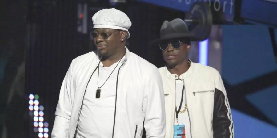 Bobby Brown (l) und sein Sohn Bobby Brown Jr. (2016). Foto: Matt Sayles/Invision/AP/dpa