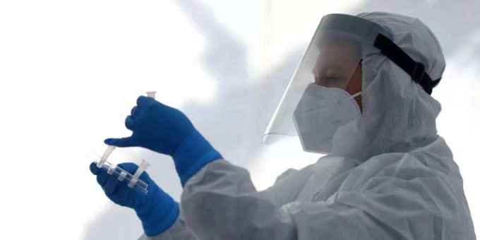 Vorbereitung eines Corona-Tests in Sachsen-Anhalt Vorbereitung eines Corona-Tests in Sachsen-Anhalt