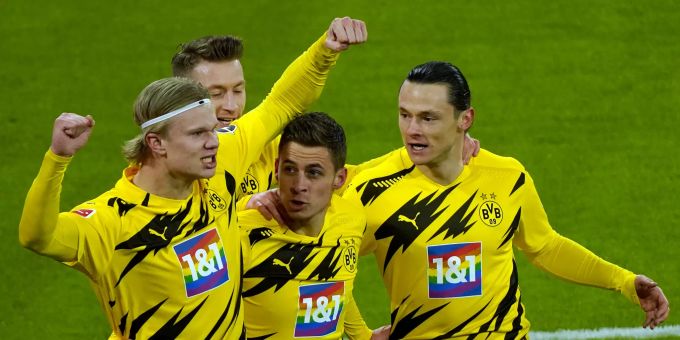 Erling Haaland jubelt mit seinen Teamkollegen über seinen Treffer zum 2:0 im Spiel gegen Bayern München. BVB Bayer München