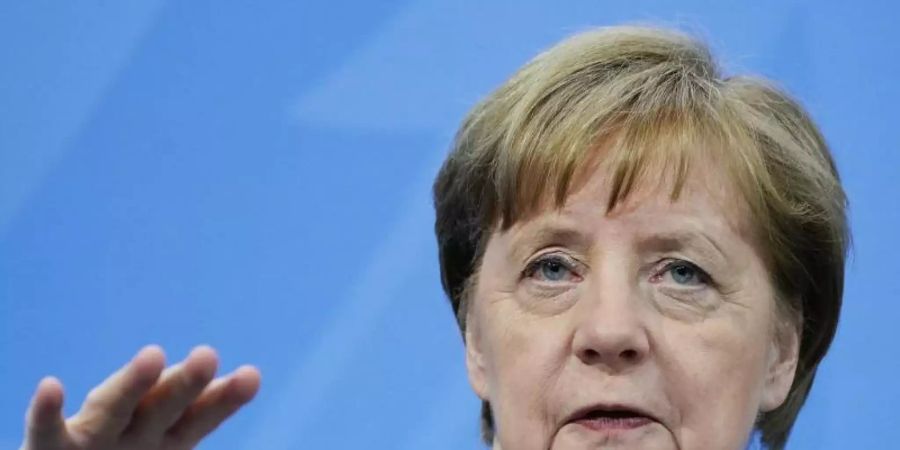 Kanzlerin Angela Merkel äussert in einer Botschaft zum 1. Mai Verständnis für die Situation vieler Menschen in der Pandemie: «Mir ist bewusst, wie anstrengend es sein kann, wenn über Monate der Esstisch gleichzeitig Schreibtisch und Hausaufgabenplatz für die Kinder ist.». Foto: Michael Kappeler/dpa-pool/dpa/Archivbild