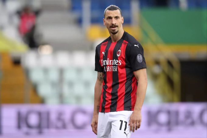 Kommt mit einem blauen Auge davon: MIlan-Superstar Zlatan Ibrahimovic (39). Zlatan Ibrahimovic