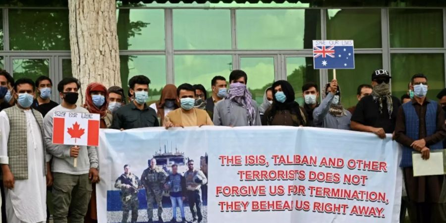 Ehemalige Übersetzer der internationalen Truppen demonstrieren in Kabul