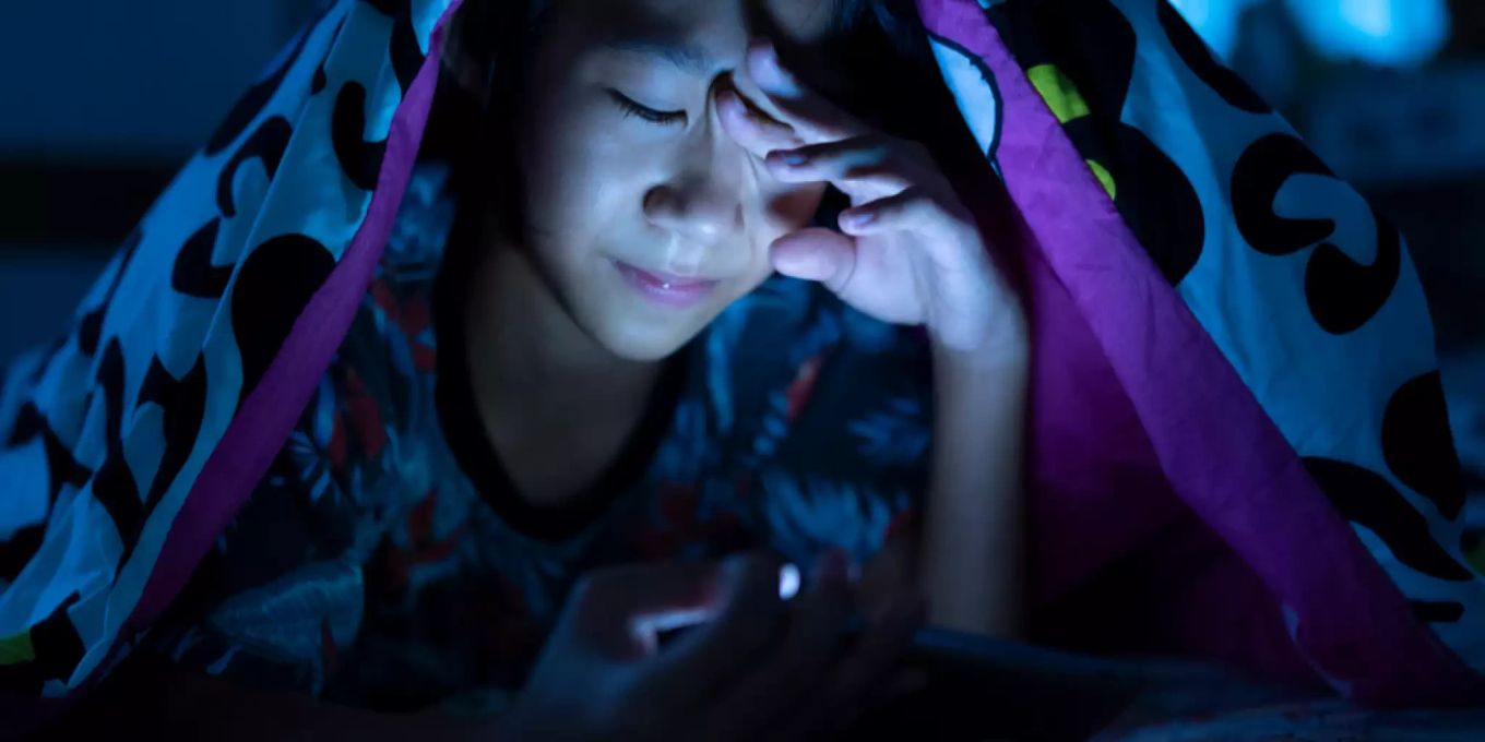 Blaues Licht: Wirkung auf Gesundheit & Schlaf