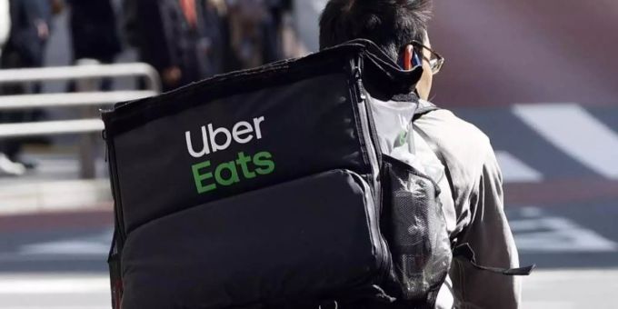 Uber versucht mit seinem Dienst Eats den Markteintritt in Deutschland. In Metropolen wie Tokio (im Bild) gehört der Essenslieferservice bereits zum Stadtbild. Foto: -/kyodo/dpa Uber versucht mit seinem Dienst Eats den Markteintritt in Deutschland. In Metropolen wie Tokio (im Bild) gehört der Essenslieferservice bereits zum Stadtbild. Foto: -/kyodo/dpa