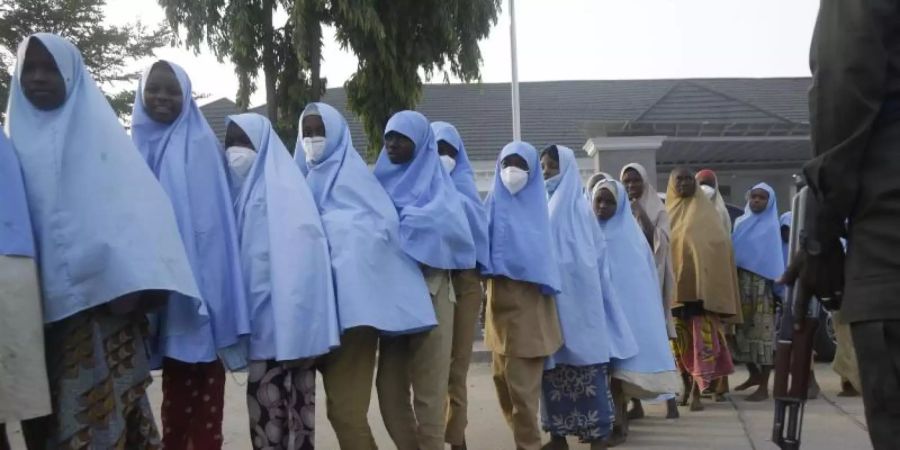 Die verschleppten Schulmädchen sind wieder frei. Foto: Sunday Alamba/AP/dpa