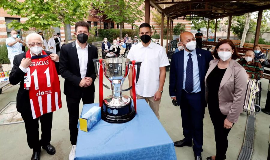 Die Trophäe bleibt in der Hauptstadt.