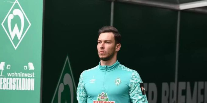 Fährt als Absteiger mit Tschechien zur EM: Werder-Keeper Jiri Pavlenka. Foto: Carmen Jaspersen/dpa Fährt als Absteiger mit Tschechien zur EM: Werder-Keeper Jiri Pavlenka. Foto: Carmen Jaspersen/dpa