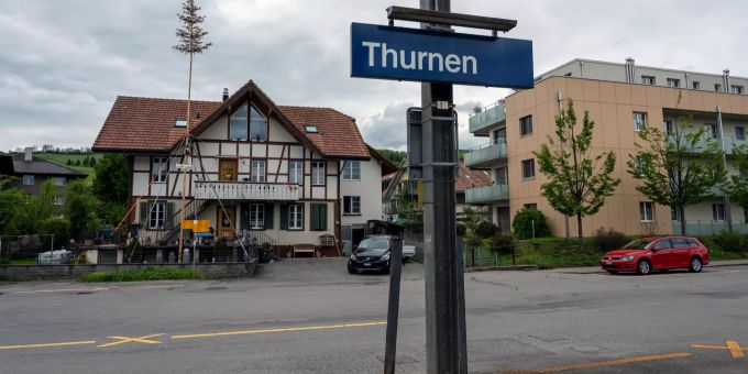 Bahnhofplatz in Thurnen. Thurnen