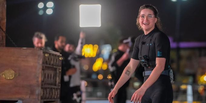 Sie kann ihr Glück kaum fassen: Stephanie van de Wiel gewinnt in Saudi-Arabien eine Million Dollar bei einer Schatzsuche. Stephanie van de Wiel
